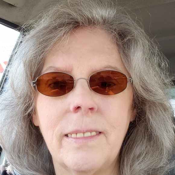 Meet your Posher, Debra - Picture 2 of 2